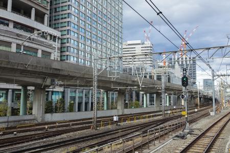 铁路轨道从东京站家可见