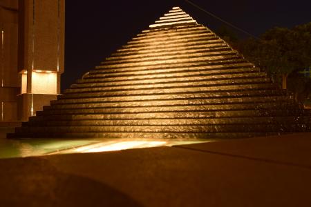 金字塔喷泉（福冈市海滨公园）