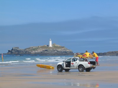 海滩上的救护车
