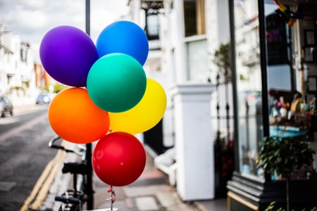 街头的彩色气球