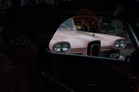 粉嫩的老式汽车图片