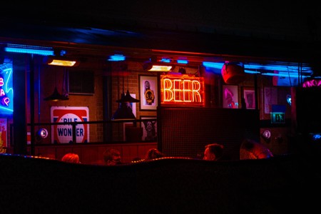 酒吧里的迷人灯光