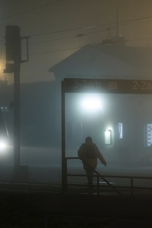 大雾弥漫的火车站