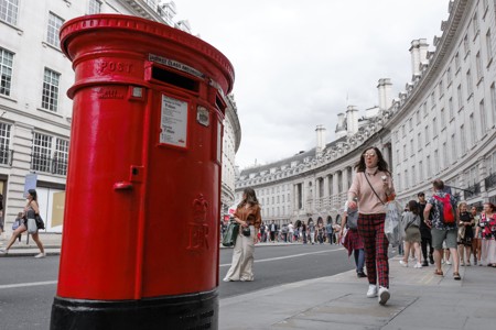 伦敦街头的红色信箱