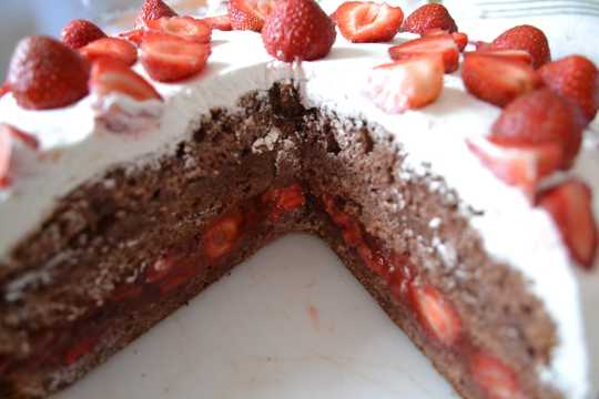 香甜的草莓奶油蛋糕图片