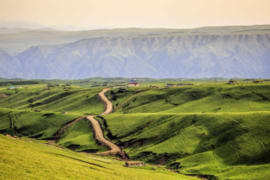 新疆天山琼库什台草坪自然景致图片