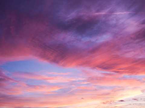 紫色火烧云唯美境界图片