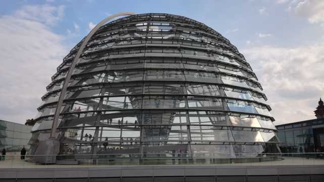 德国国会大楼玻璃圆顶建筑自然风光图片