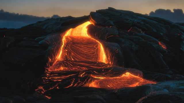 壮丽的火山爆发风光图片
