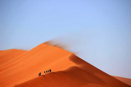广漠无垠的大漠风光图片