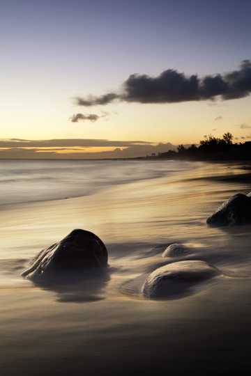 黄昏的海滩图片