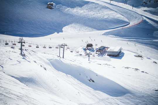 冬天滑雪场雪景图片