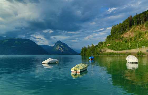 瑞士图恩湖自然风光图片