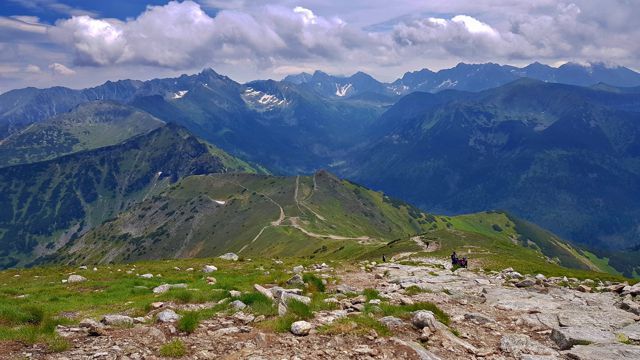 阿尔卑斯山峦景观图片