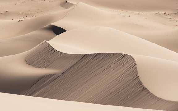 壮阔无垠的大漠的图片