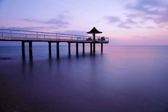 紫色调海滨夕阳唯美图片