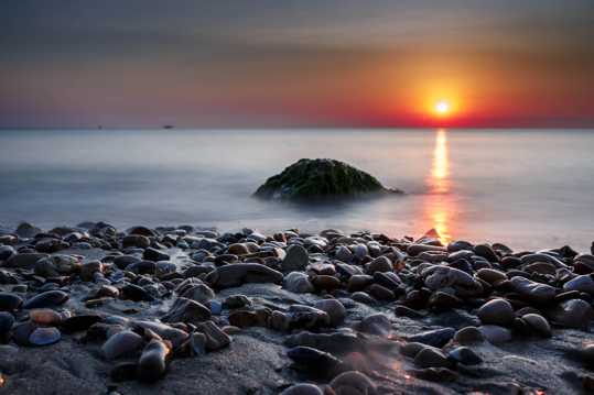 唯美的海滨朝阳图片