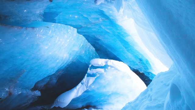 壮观通透的冰山景物图片