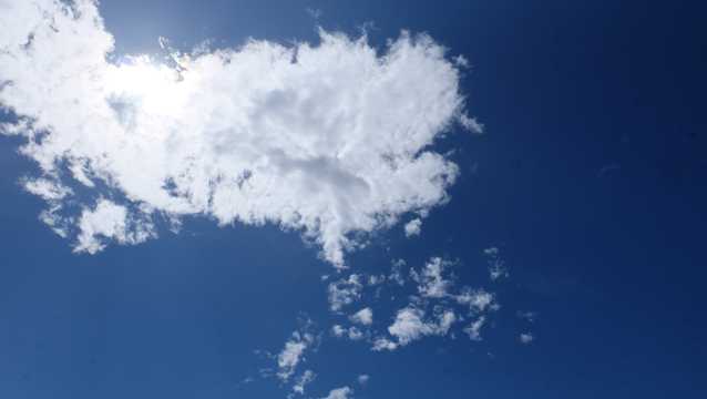 盛夏蓝天云海景物图片