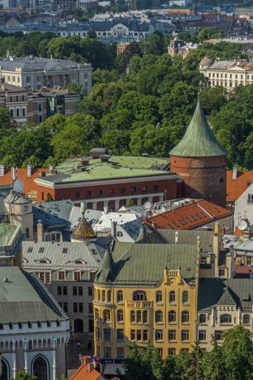 北欧拉维亚首都老城里加建筑景色图片