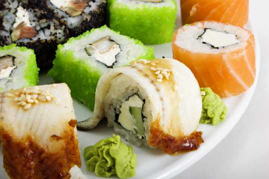 三文鱼寿司美味图片