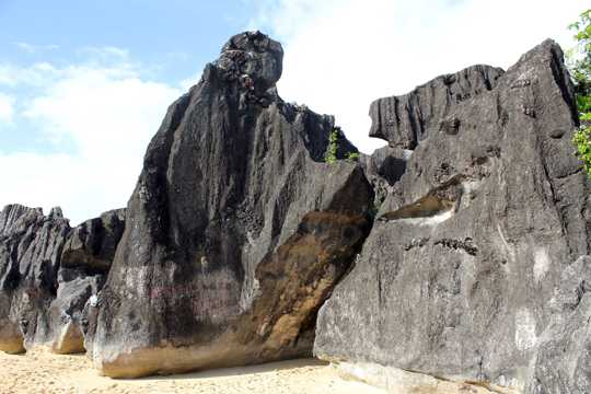 海滨岩石高清图片