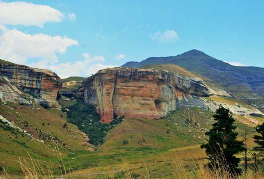 峰峦叠嶂的南非德拉肯斯光景图片