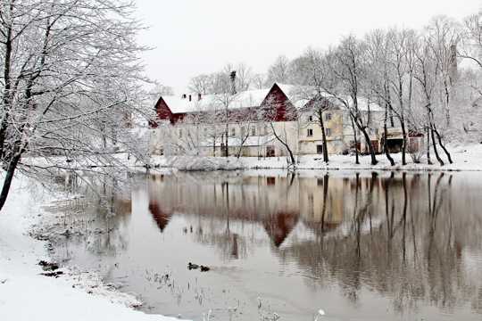冬天河流唯美景物图片