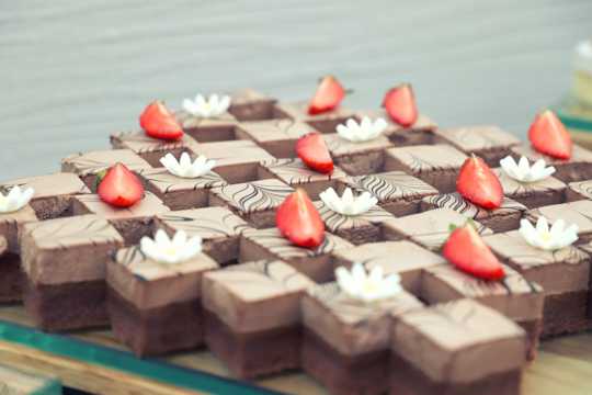 慕斯巧克力草莓蛋糕图片