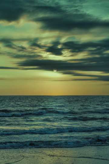 唯美海面落日图片
