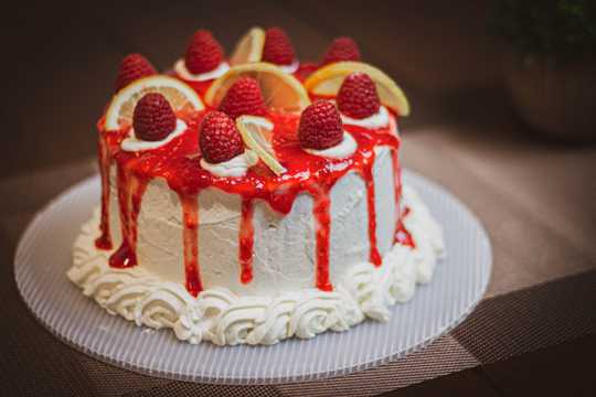 红树莓蛋糕图片