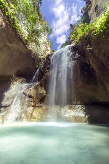 气派磅礴恢弘的瀑布自然景色图片