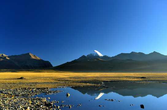 西藏阿里冈仁波齐峰图片
