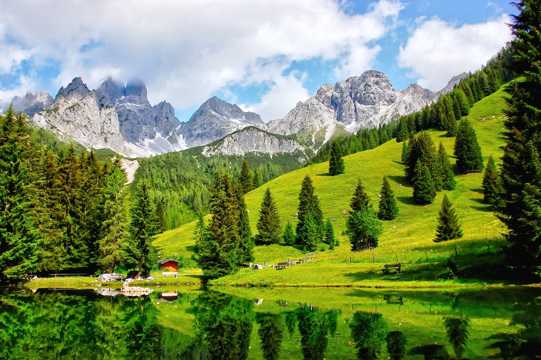 奥地利哈尔施塔特顶石山优雅自然景象图片