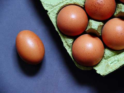 新鲜营养丰富可口的鸡蛋图片