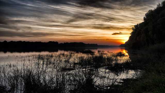 瑰丽的德国多瑙河残阳图片