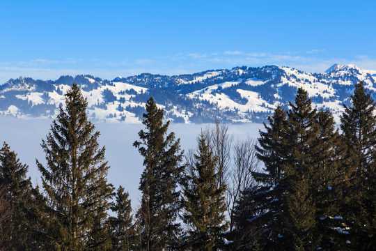 瑞士冬季雪山景观图片