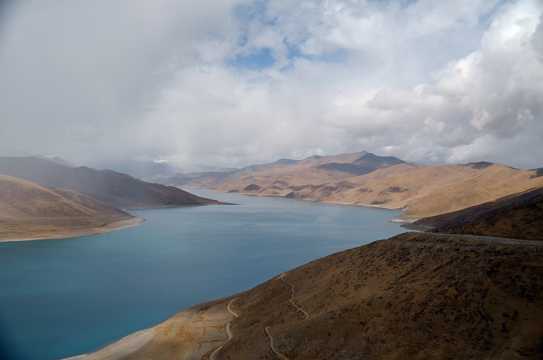 西藏羊湖景色图片