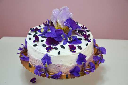 紫罗兰奶油蛋糕图片